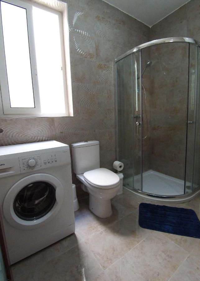 F7 2, Private Bedroom Two Single Beds Shared Bathroom In Shared Flat Privatunterkunft *